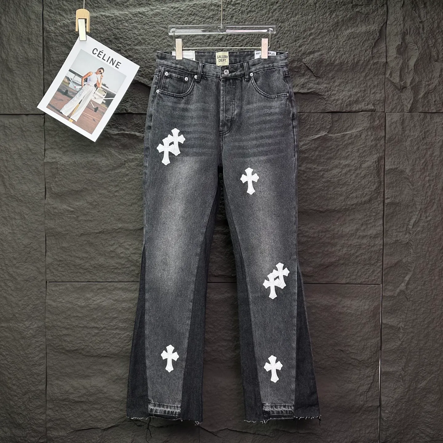P240 GALLERY DEPT. & Croixin co-branded 2025 new spliced ​​white cross patch leather couple's bootcut jeans 🔥High version🔥High version🔥 Top ceiling quality Styles with different washed textures are very friendly to people with thin legs and thick legs. The bootcut version is very flattering. Moderate length that never goes out of style, easy to match with casually, basic styling for various styles, a must-have in the wardrobe! The fabric is stiff but also makes the upper body soft without losing texture. The washing process is even more perfect. It is a must-have item for everyone! ! ! Washed wheat, hang tag, pants label, three complete labels, color: black, size: 28, 30, 32, 34, 36 (five sizes)